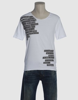 DKNY JEANS - TOPS - T-shirts manches courtes - sur YOOX.COM