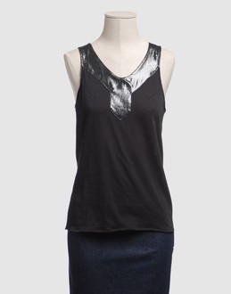 Confronta prezzi Surface to air topwear tops su yoox.com