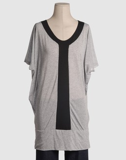 SURFACE TO AIR TOPWEAR T-shirt maniche corte su YOOX.COM