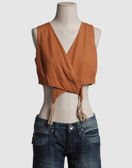 Confronta prezzi Shilla topwear tops su yoox.com