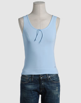 Confronta prezzi Tommy hilfiger topwear t-shirt senza maniche su yoox.com