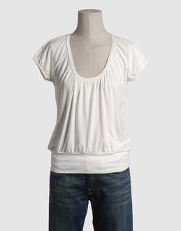 Confronta prezzi Plum topwear t-shirt maniche corte su yoox.com