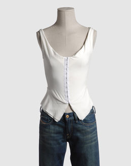 Confronta prezzi Plum topwear t-shirt senza maniche su yoox.com