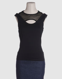 Confronta prezzi Mcq topwear t-shirt senza maniche su yoox.com