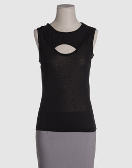 Confronta prezzi Mcq topwear t-shirt senza maniche su yoox.com