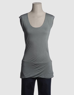 Confronta prezzi Ea7 topwear t-shirt senza maniche su yoox.com