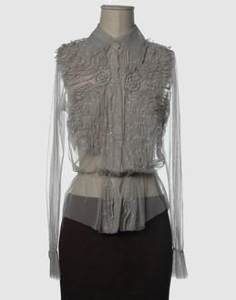 Tulle - Snap button closing - Unfinished hems - Contrasting applications - Sequins - Raw cut -