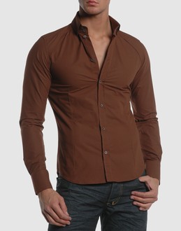 Cloth - Button-down collar - Button closing - Boning - Stitched trimmed -
