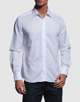 Poplin - Boned collar - Button closing -