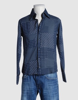 Cloth - Button closing - Pleated detailing -