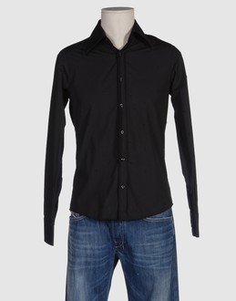 Cloth - Button closing - Slashed detailing - Pleated detailing - Stitch detailing -