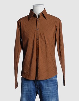 Cloth - Wrinkled fabric - Button closing - Pleated detailing -