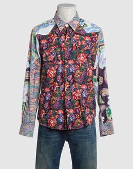 Cloth - Two pockets - Snap button closing - Detailed print -