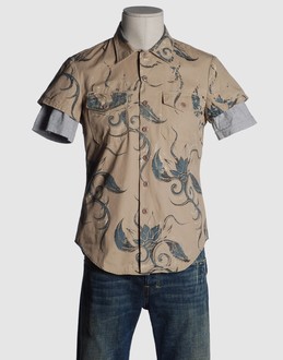Cloth - Two pockets - Button closing - Detailed print - Embroidered logo -