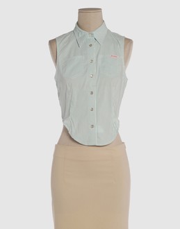GUESS - CHEMISES - Chemises sans manches - sur YOOX.COM