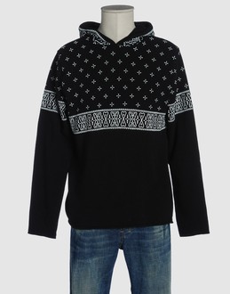 Heavy-weight jumper - Hooded neckline - Detailed print -