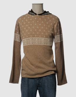 Light-weight jumper - Hooded neckline - Detailed print -