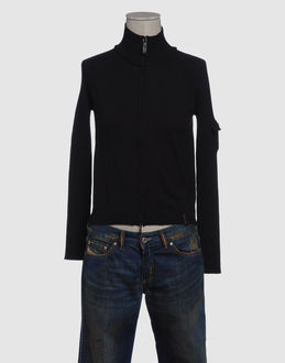Light-weight jumper - Stretch - Mock neckline - Zip closure - Logo details -