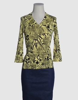 Light-weight jumper - V-neckline -