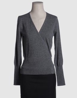 Light-weight jumper - V-neckline - Double-breasted closure - Shoe-string laces -