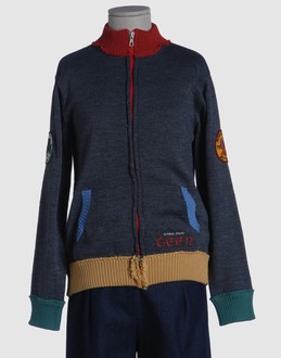 Light-weight knit - Mock neckline - Zip closure - Dual chest pockets - Contrasting applications - Embroidered logo - Raw cut - Dry cleanable - Iron at 110? c max - Do not bleach - Handwashing recommended - Do not tumble dry -