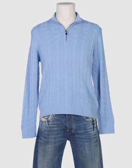Cable-stitch knitwear - Soft hand fabric - Mock neckline - Zip closure -