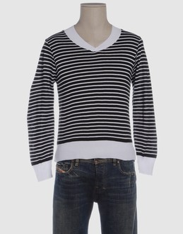 Light-weight knit - Jacquard - Striped detailing -