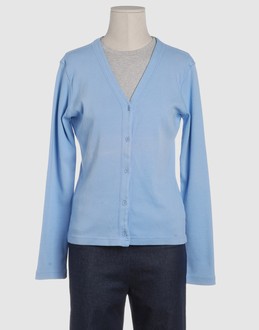 Light-weight knit - V-neckline - Button closing - Stitch detailing - Rear logo -