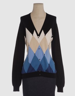 Cable stitched jersey - Light-weight knit - V-neckline - Button closing -