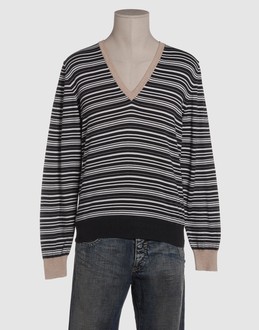 Light-weight knit - Jacquard - V-neckline - Striped detailing -