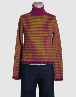 Light-weight knit - Jacquard - Turtleneck - Contrasting applications - Sequins - Logo details -