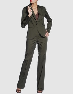 caractere suit