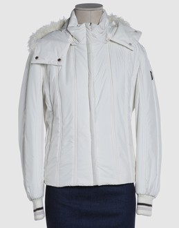 Fur - Techno fabric - Hooded neckline - Two pockets - Zip closure - Lined interior -