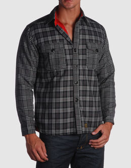 Plaid - Two pockets - Button closing - Padded interior - Rear logo -