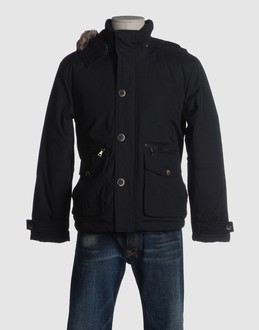 Canvas - Ecological fur - Waterproof fabric - Hooded neckline - Strapped cuffs - Four pockets - Two internal jacket pockets - Button, zip fly closure - Drawstring hemline - Padded interior - Braided detailing -