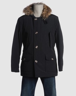 Cloth - Fur - Waterproof fabric - Hooded neckline - Four pockets - One internal jacket pocket - Button, zip fly closure - Drawstring waist -