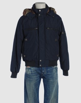 Gabardine - Ecological fur - Hooded neckline - Multipockets - Two internal jacket pockets - Snap-button, zip fly closure - Feather down lined -