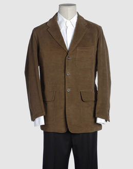 Flanel - V-neckline - Three pockets - Two internal jacket pockets - 3 buttons - Centred rear vent - Stitch detailing -