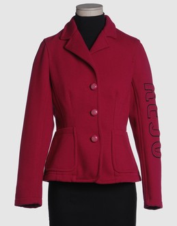 Gabardine - Two pockets - 3 buttons - Unlined - Contrasting applications - Logo details -