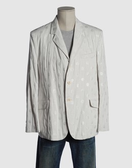 Cloth - Three pockets - Three internal jacket pockets - 3 buttons - Partially lined interior - Striped detailing - Detailed print -