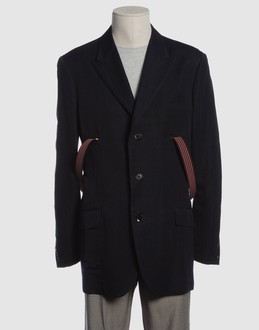 Gabardine - Three pockets - Three internal jacket pockets - 3 buttons - Partially lined interior - Includes braces -