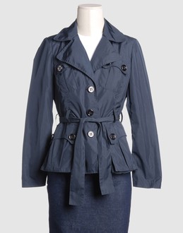 Techno fabric - Four pockets - 3 buttons - Unlined - Belt attachment - Boning -