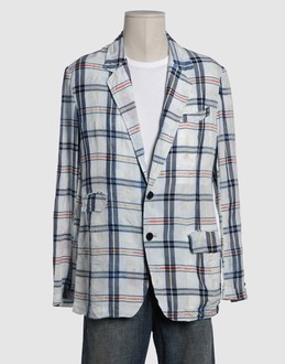 Plaid - Wrinkled fabric - Three pockets - Two internal jacket pockets - 2 buttons - Unlined -