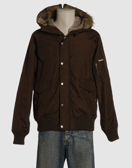 Confronta prezzi Woolrich capispalla giubbotti su yoox.com