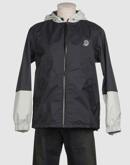 PAM - MANTEAUX - Imperméables - sur YOOX.COM-Tissu technique Encolure avec capuchon Poignets stretch Deux poches Fermeture avec fermeture éclair Intérieur sans doublure Lacet porte-clefs Logo Tissu technique Tissé 100% PA