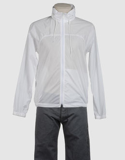EQUIPE' 70 - MANTEAUX - Imperméables - sur YOOX.COM-Matière imperméable Encolure avec capuchon Poignets stretch Deux poches Fermeture avec fermeture éclair Élastique à la taille Intérieur sans doublure Lacets Matière imperméable Tissé 99% PA, 1% polyuréthane