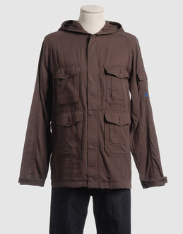 AN ORIGINAL PENGUIN BY MUNSINGWEAR - MANTEAUX - Vestes - sur YOOX.COM-Toile Tissu doublé Encolure avec capuchon Poignets avec bracelet Multipoches Fermeture avec zip et boutons-pressions Taille avec coulisse Logo brodé Toile Tissé 100% coton
