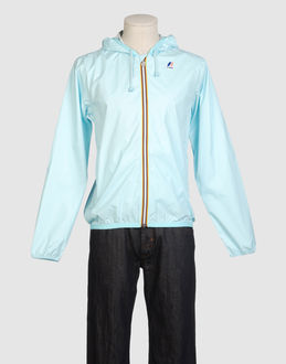 K-WAY - MANTEAUX - Imperméables - sur YOOX.COM-Matière imperméable Encolure avec capuchon Poignets stretch Deux poches Fermeture avec fermeture éclair Fond élastique Intérieur sans doublure Logo imprimé Matière imperméable Tissé 100% PA
