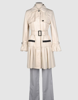 Modell Trench Gewebe Druckknopfverschluss Taille mit Gürtel Zwei Taschen Lange Ärmel Bund mit Riemen Ungefüttert Gewebe Gewebt...