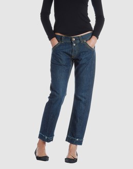 Denim cotton - High-rise waistline - 4 buttons - Four pockets - Tapering leg cut - Stitched trimmed - Studs -